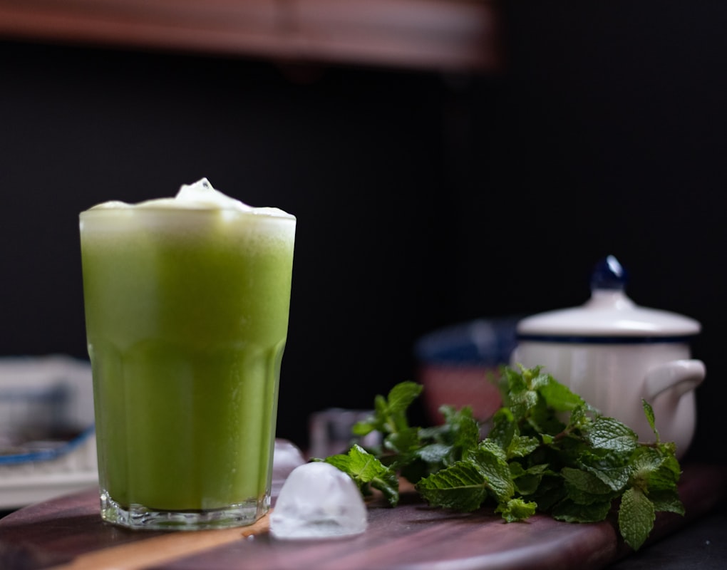 Minuman detoks alami yang menyegarkan